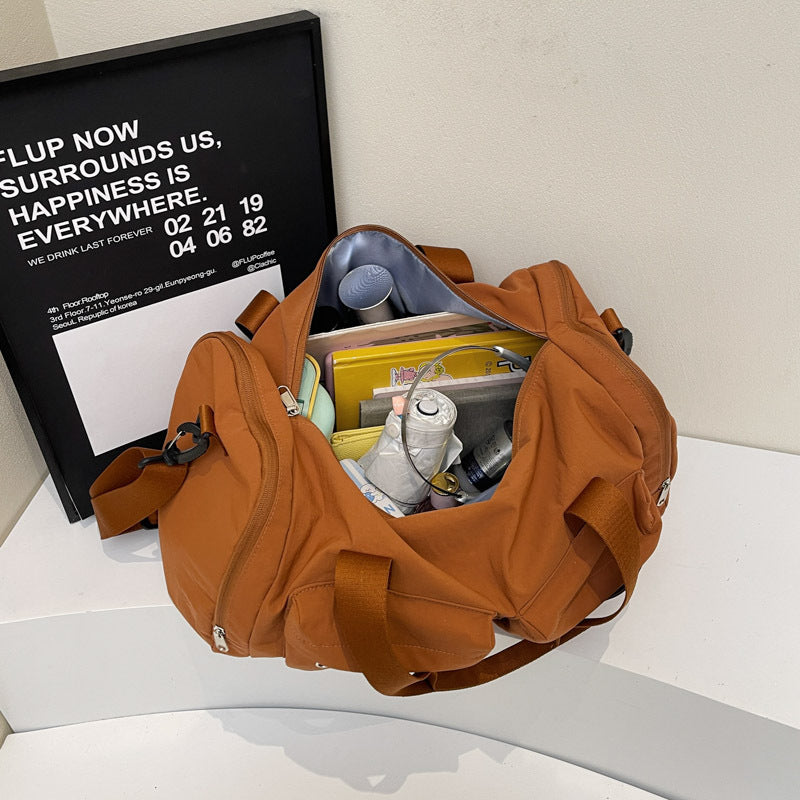 Men's Sporty Travel Bag with Innovative Storage Bowlift