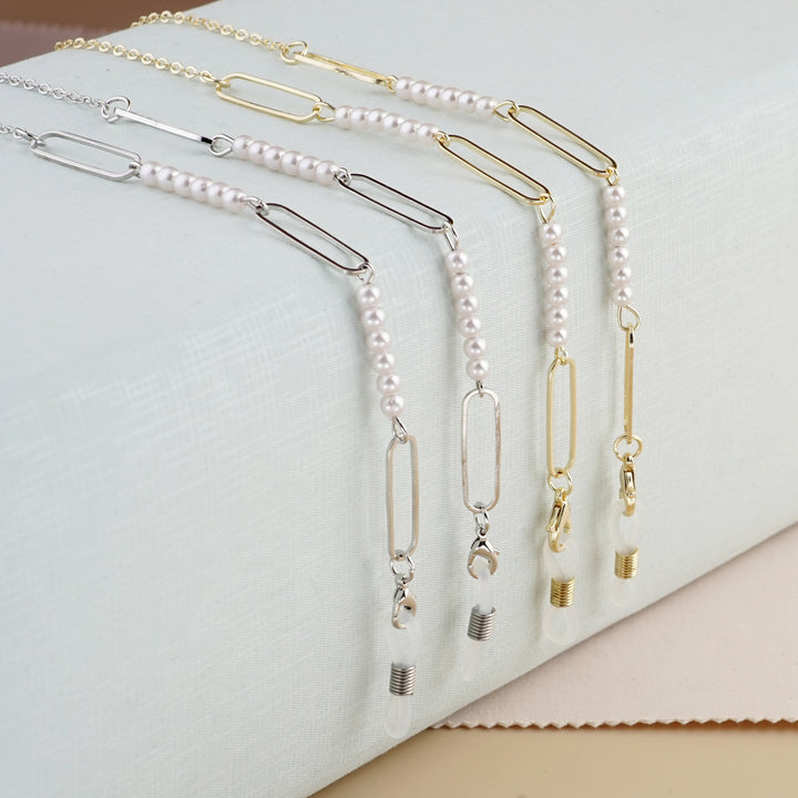 Elegant Pearl and Link Eyewear Chain Bowlift