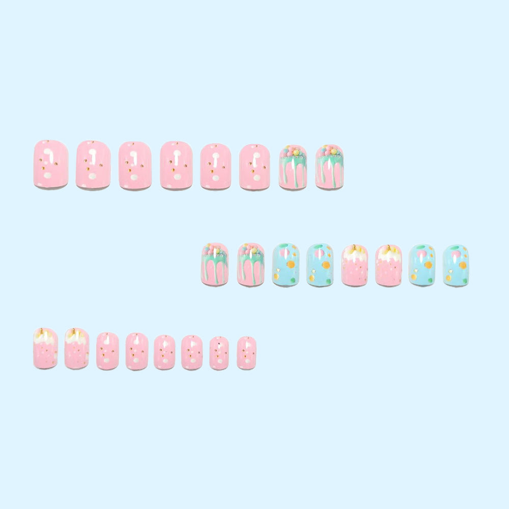 Artificial nails in creative dessert design Bowlift