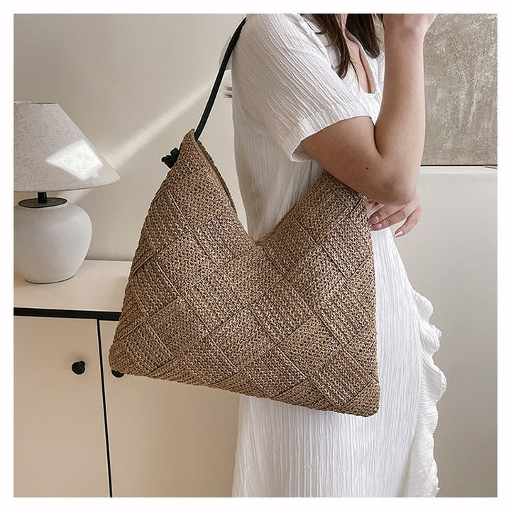 Creative and Sustainable Straw Bag Bowlift