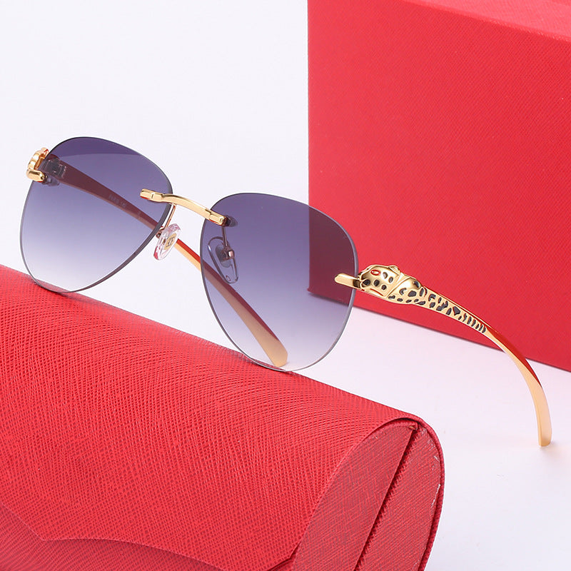 Ladies elegant pilot sunglasses with luxurious gold frame and protective lenses Bowlift