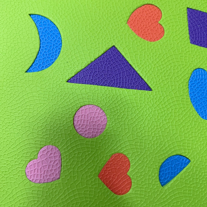 Learning play mat with animal motifs Bowlift