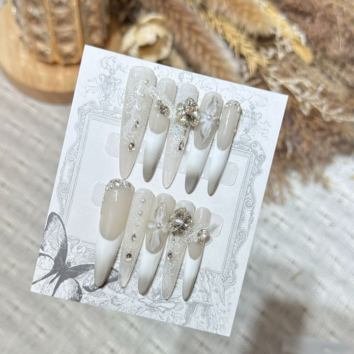 Decorative Stiletto Press-On Nail Art Set with Elegant Lace and Gemstone Accents Bowlift