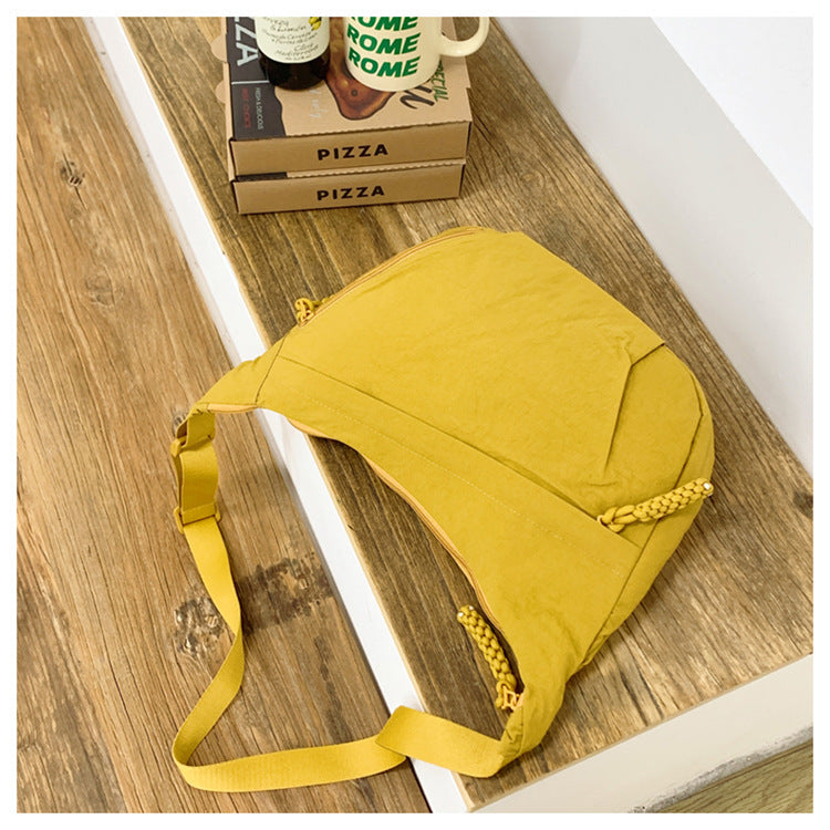 Comfortable shoulder bag with practical compartments Bowlift