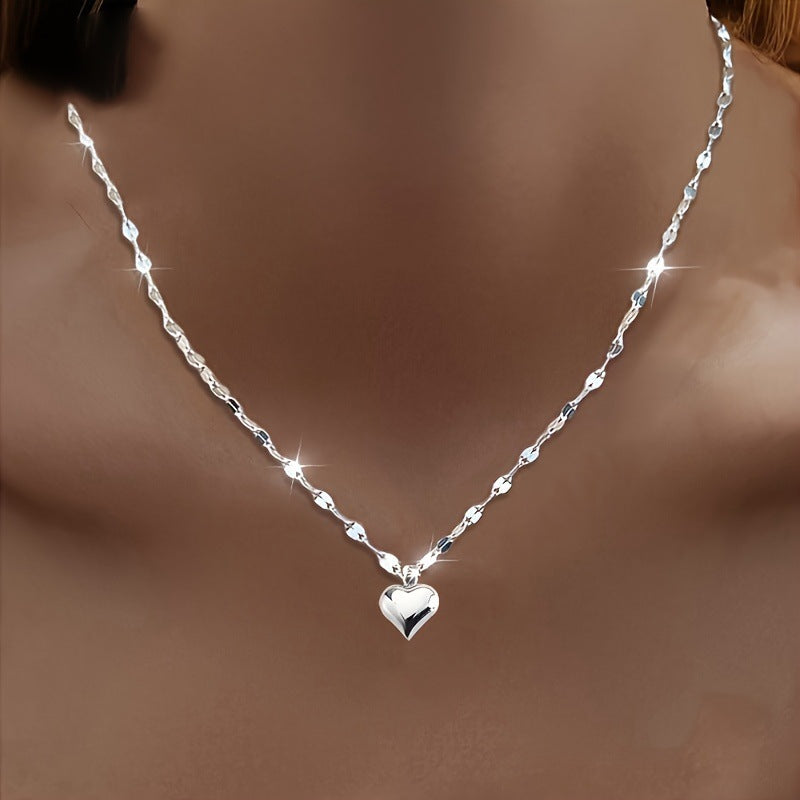 Heart-Shaped Pendant Necklace Bowlift