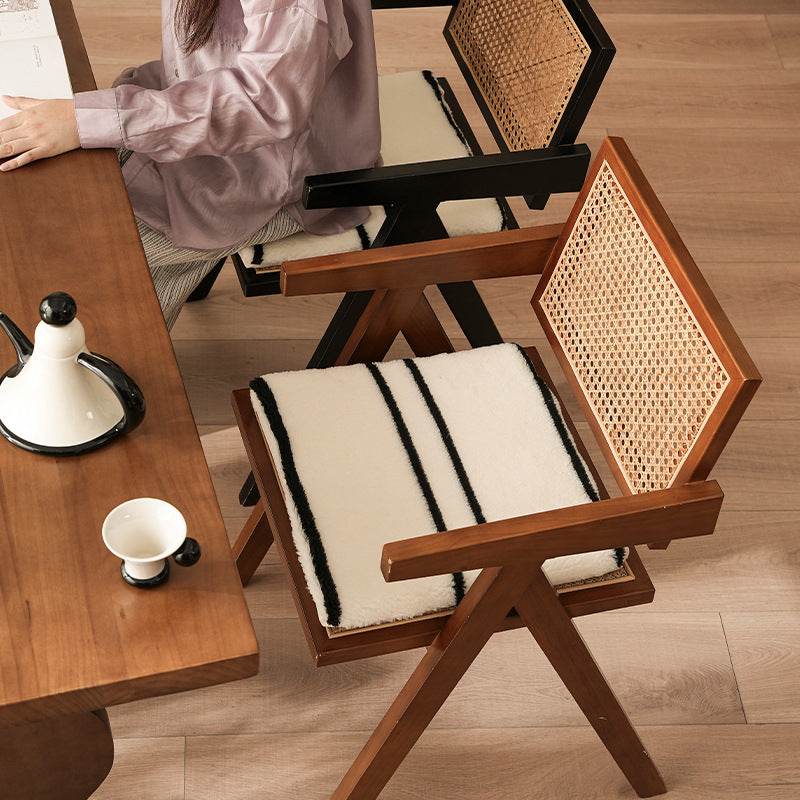 Reversible seat cushion made of teddy plush with non-slip bottom and contrast stripes Bowlift