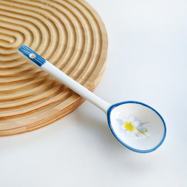 Ceramic soup spoon with lucky cat illustration and ergonomic long-handle Bowlift