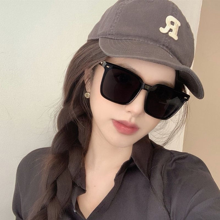 Women's square sunglasses with stylish design and UV protection Bowlift