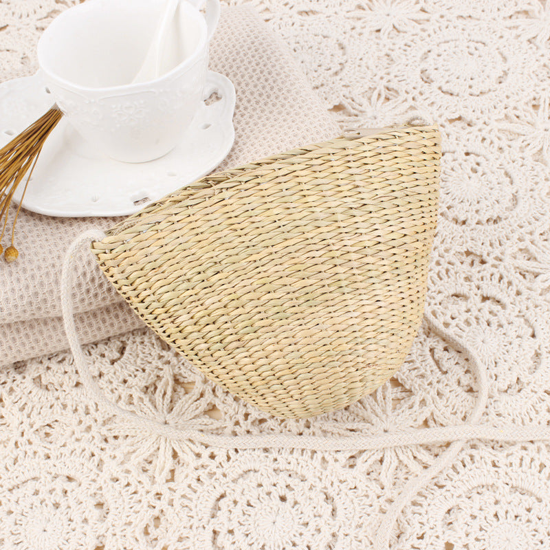 Handcrafted straw clutch with elegant design Bowlift