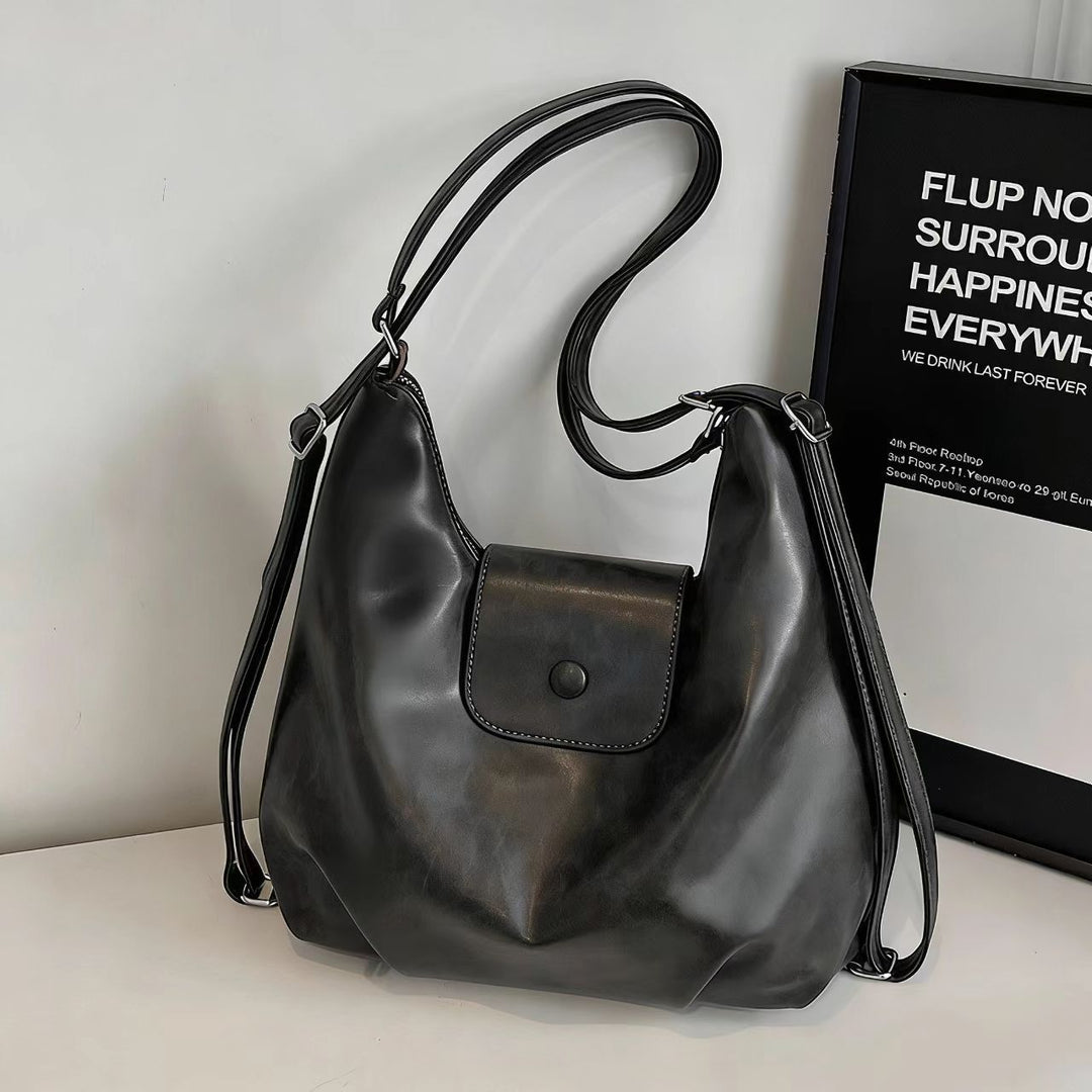 Modern shoulder bag with practical flap closure Bowlift