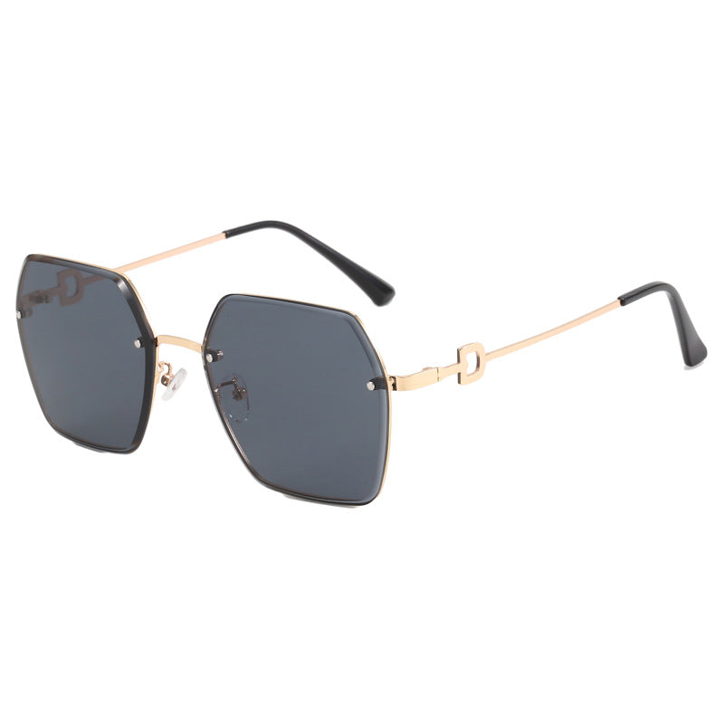 Women's extravagant and modern sunglasses in an unusual design Bowlift