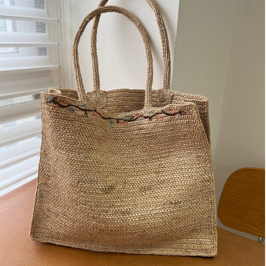 Handcrafted knitted bag with floral design Bowlift