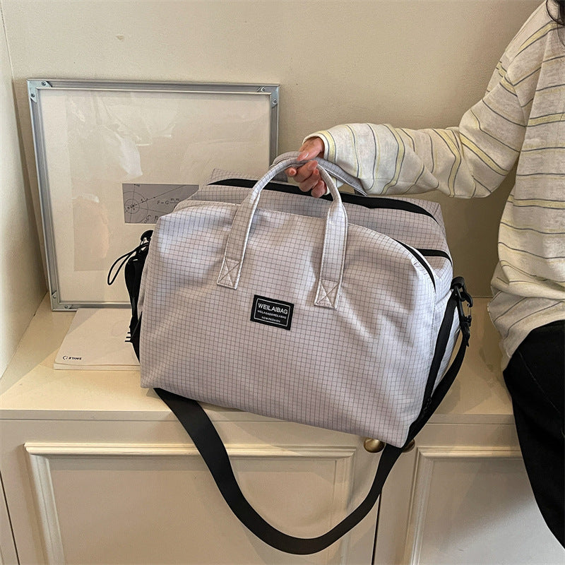Multifunctional Travel Bag with Reinforced Carry Handle Bowlift