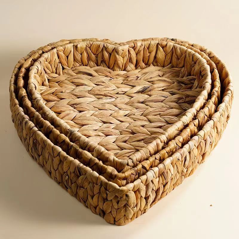 Decorative Heart-Shaped Bowlift