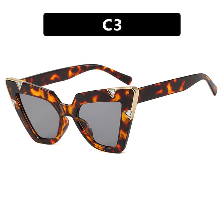 Women's Cat-Eye Sunglasses with Luxurious Design and Protective UV Filter Bowlift