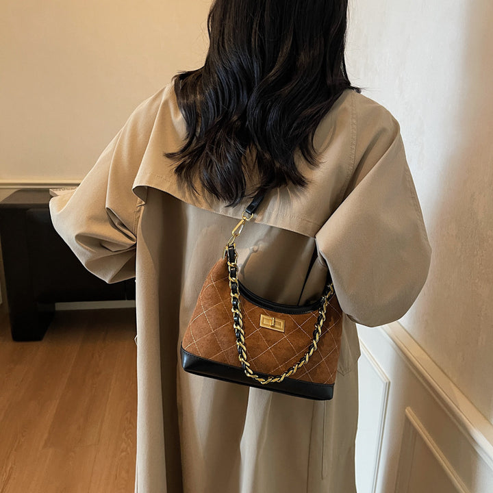Chic Quilted Handbag Bowlift