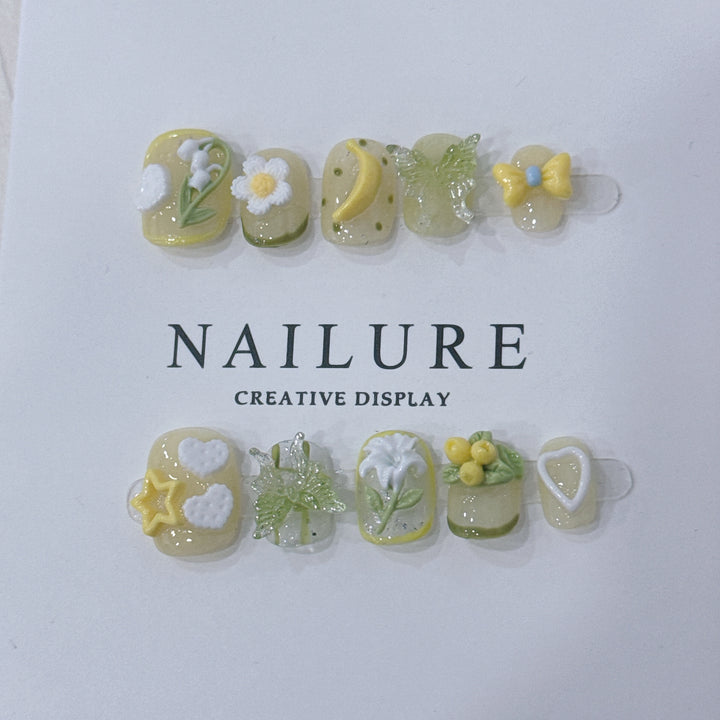 Artistic Themed Press-On Nail Art Set