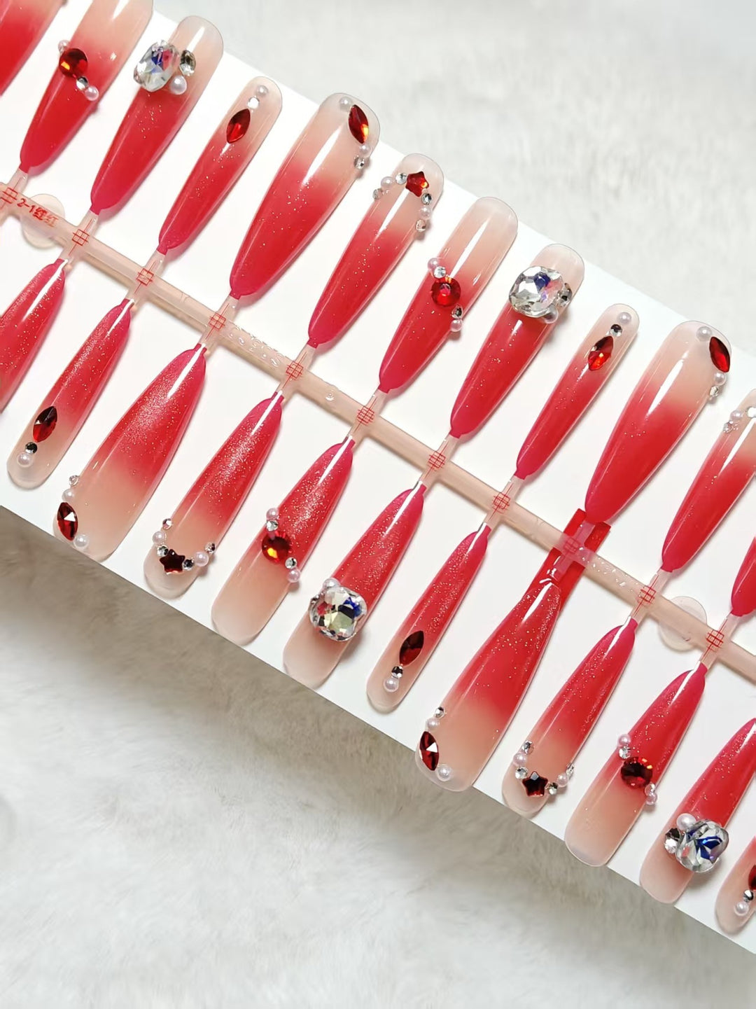 Artificial nails with glamorous glitter and rhinestone embellishments Bowlift