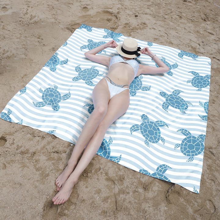 Beach blanket with sweet turtle motif Bowlift