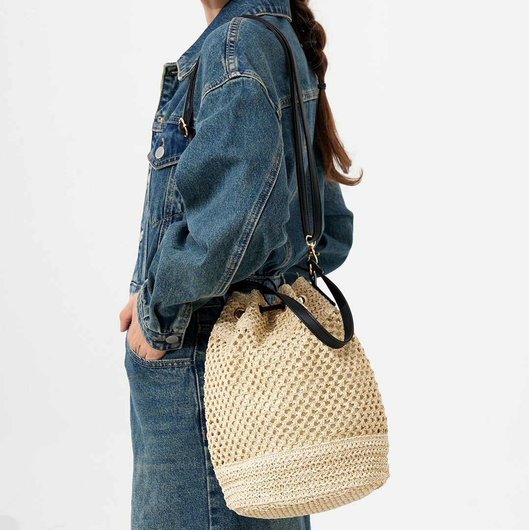 Elegant Handbag Made of Braided Natural Material with Stylish Drawstring Closure Bowlift