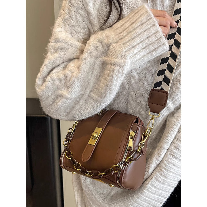 Chic Crossbody Handbag Bowlift