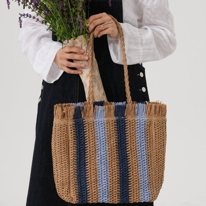 Beach bag with desirable fringe design Bowlift