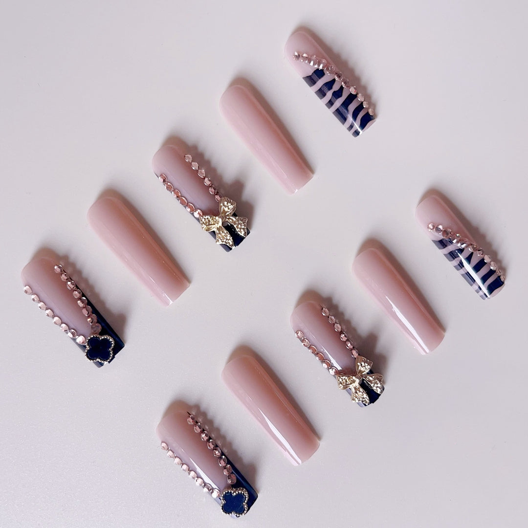Glamorous artificial nails with elegant design with rhinestones and 3D decorations Bowlift
