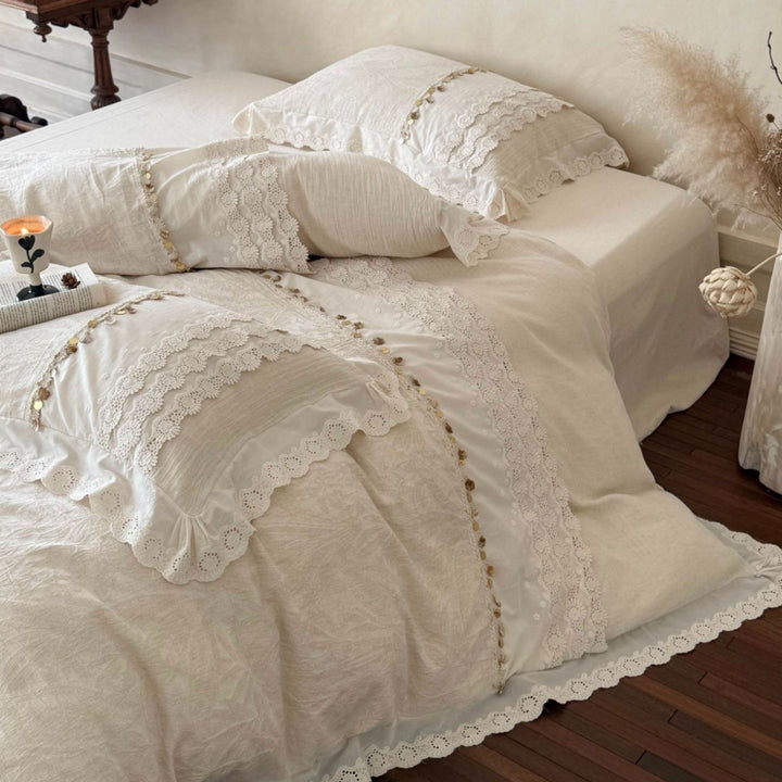 Elegant linen look bedding set with lace and ruffle edge