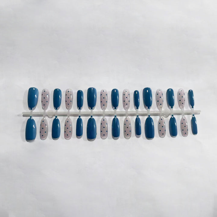 Elegant Press-On Nail Art Set with Jewel Accents Bowlift
