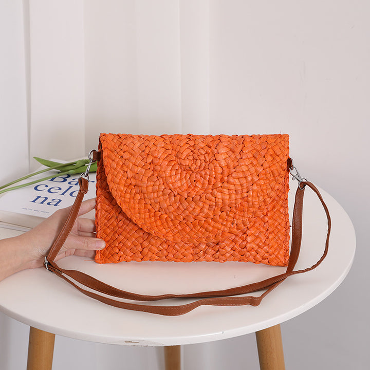 Handcrafted basket bag in elegant wave pattern Bowlift