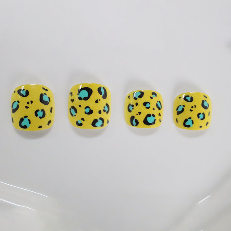 Stylish Animal Print Pedicure Nail Art Bowlift