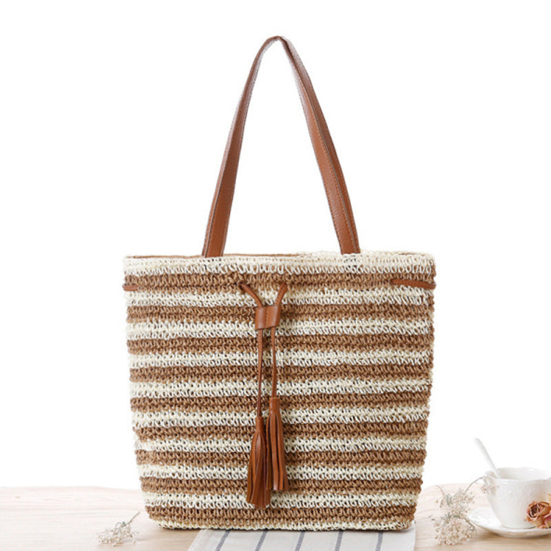 Stylish Bast Beach Bag with Leather Accents Bowlift