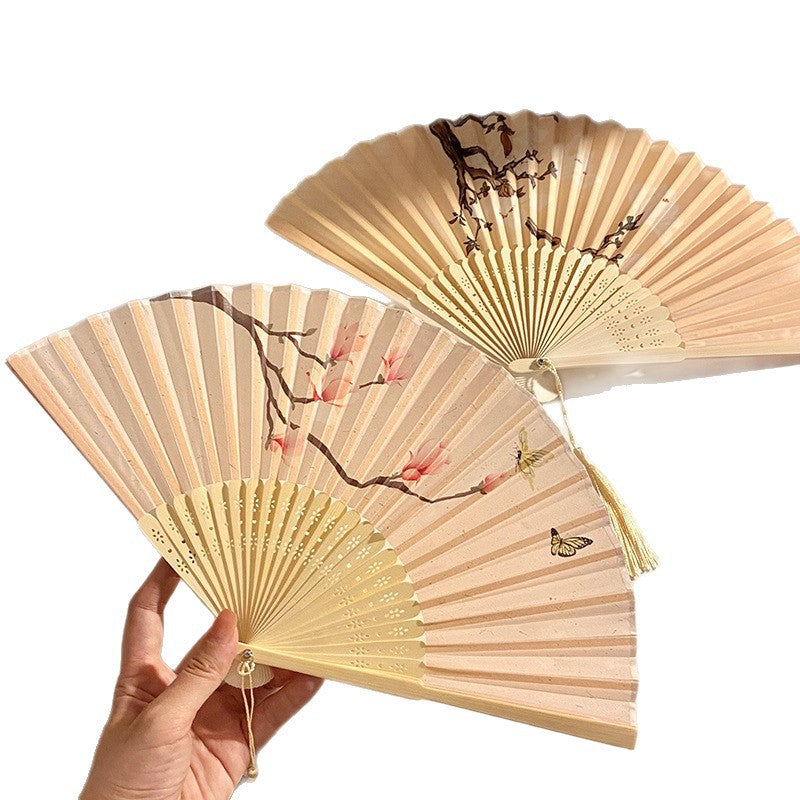 Handcrafted fan with elegant floral pattern Bowlift
