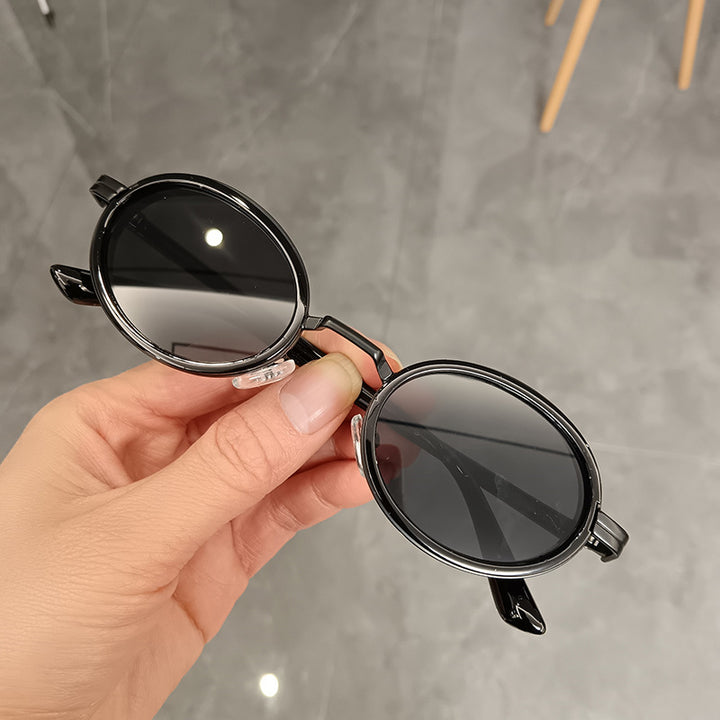 Women's round sunglasses with lightweight lenses and gold accents Bowlift