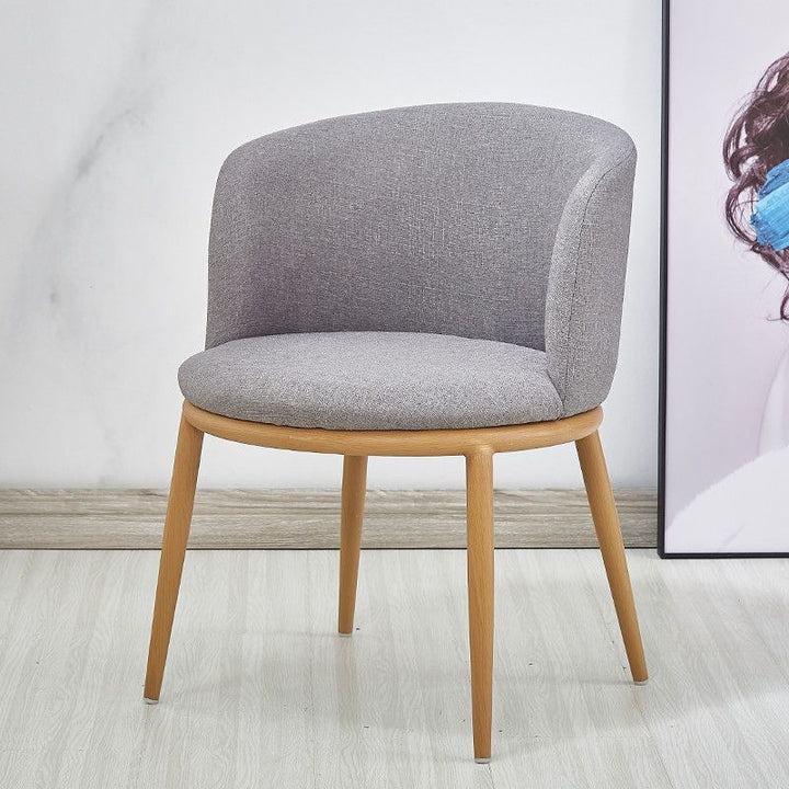 Polster chair with modern curves and comfortable seating surface Bowlift