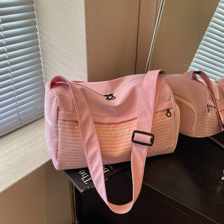 Sporty Travel Bag with Adjustable Shoulder Strap Bowlift