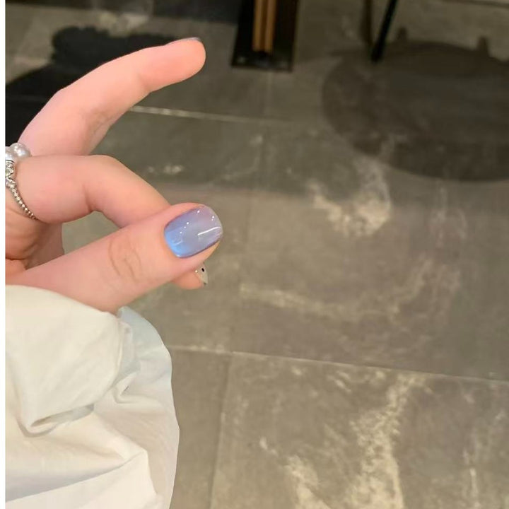 Artificial Nails with Unique Geometric Design Bowlift
