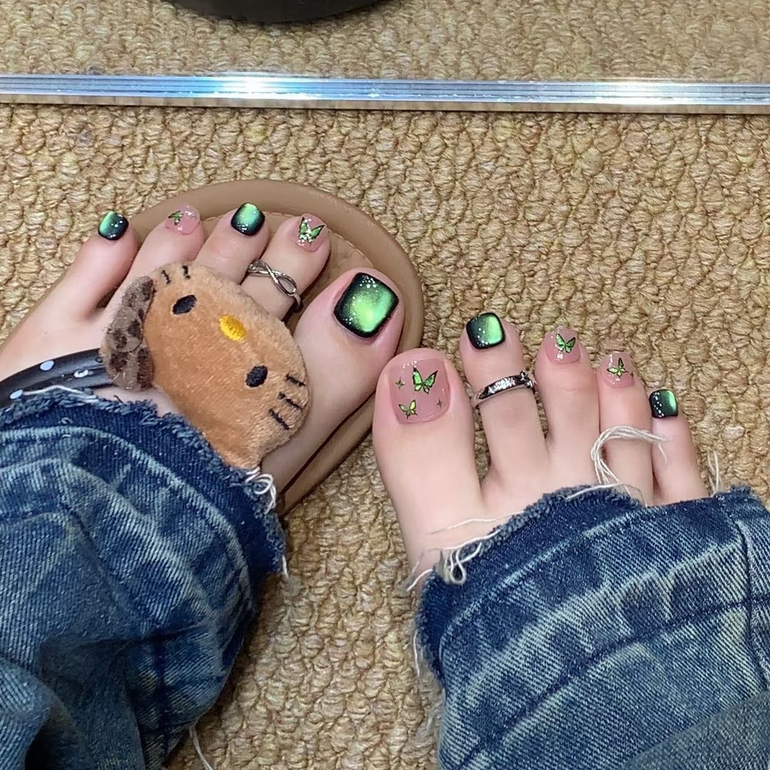 Artistic toenails with detailed butterfly design Bowlift