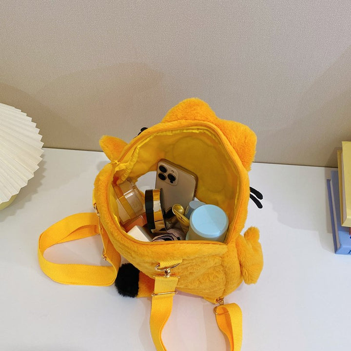 Plush backpack with cute animal face Bowlift