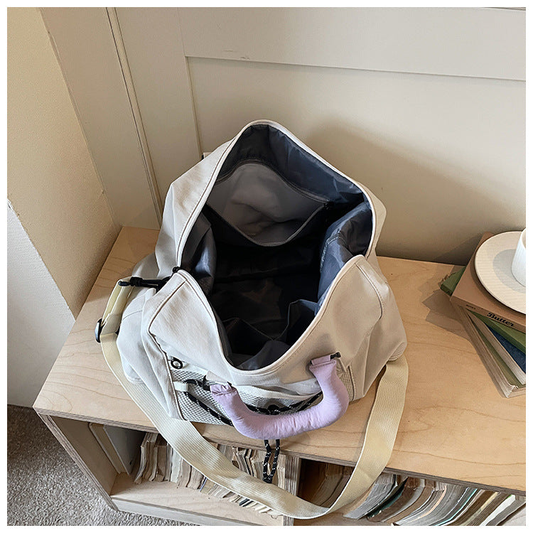Sporty Shoulder Bag with Practical Organizer Bowlift