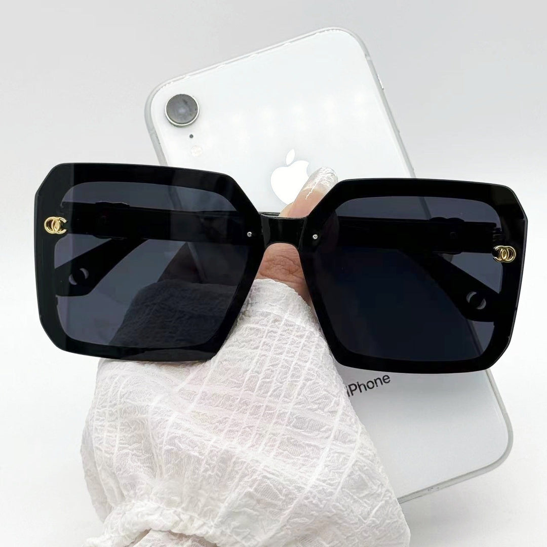 Ladies Fashion Sunglasses with distinctive square frame and luxurious accents Bowlift