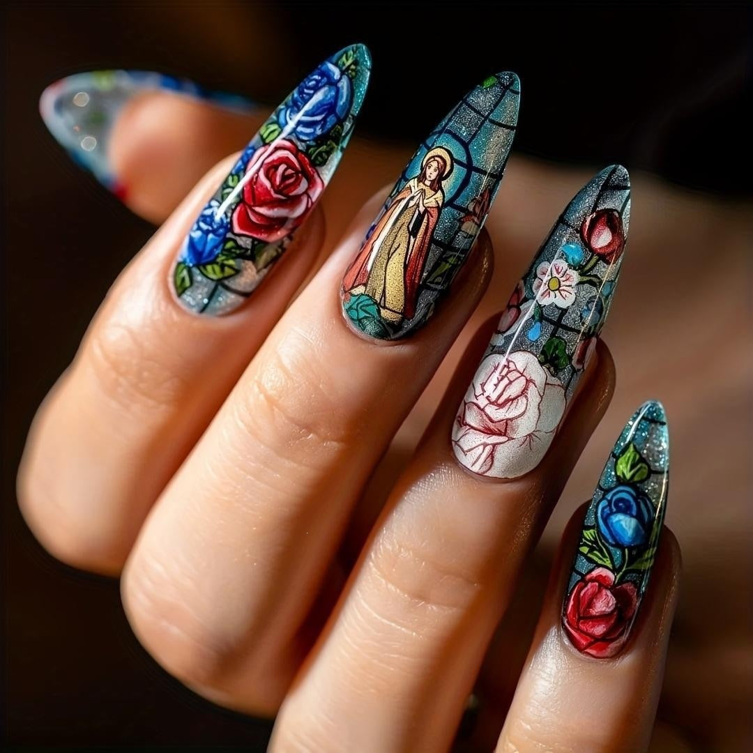 Artificial nails with romantic heart design and fine accents Bowlift