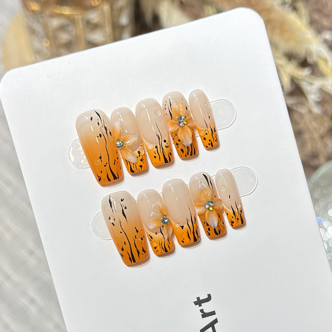 Artistic Floral Nail Art Press-On Set