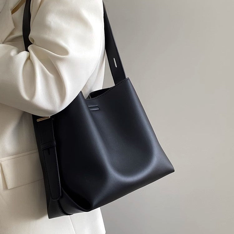 Modern shoulder bag Bowlift