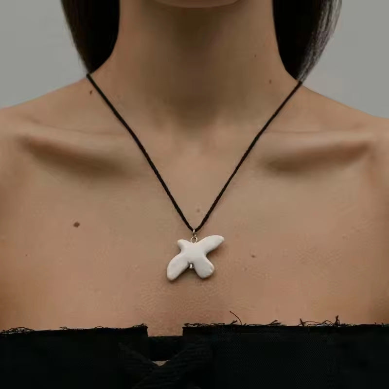 Artistic pendant necklace Bowlift