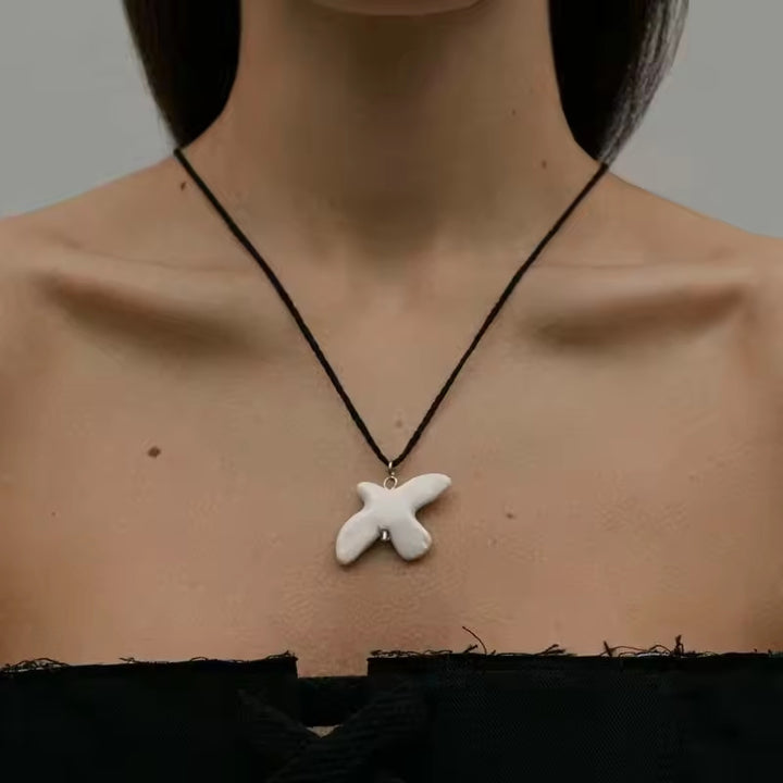 Artistic pendant necklace Bowlift