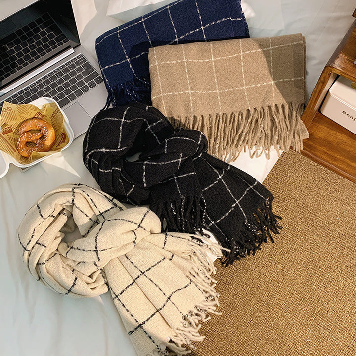 Cozy and Stylish Blanket with Fringes Bowlift