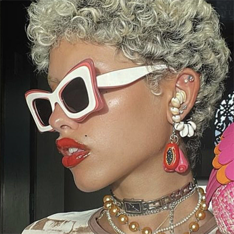 Women's oversized sunglasses in extravagant design Bowlift