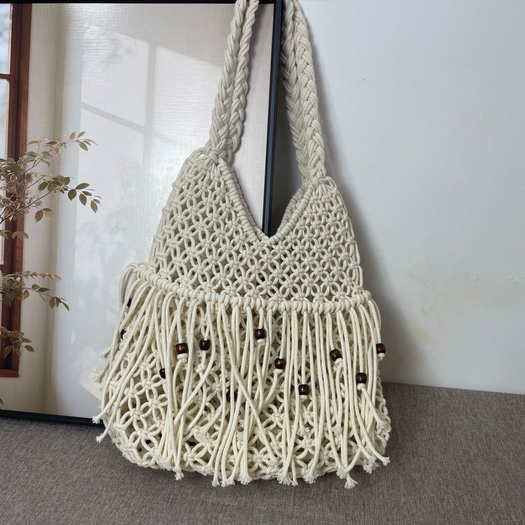 Macramé bag with long fringes and wooden beads Bowlift