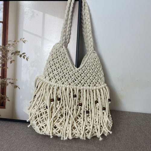 Macramé bag with long fringes and wooden beads Bowlift